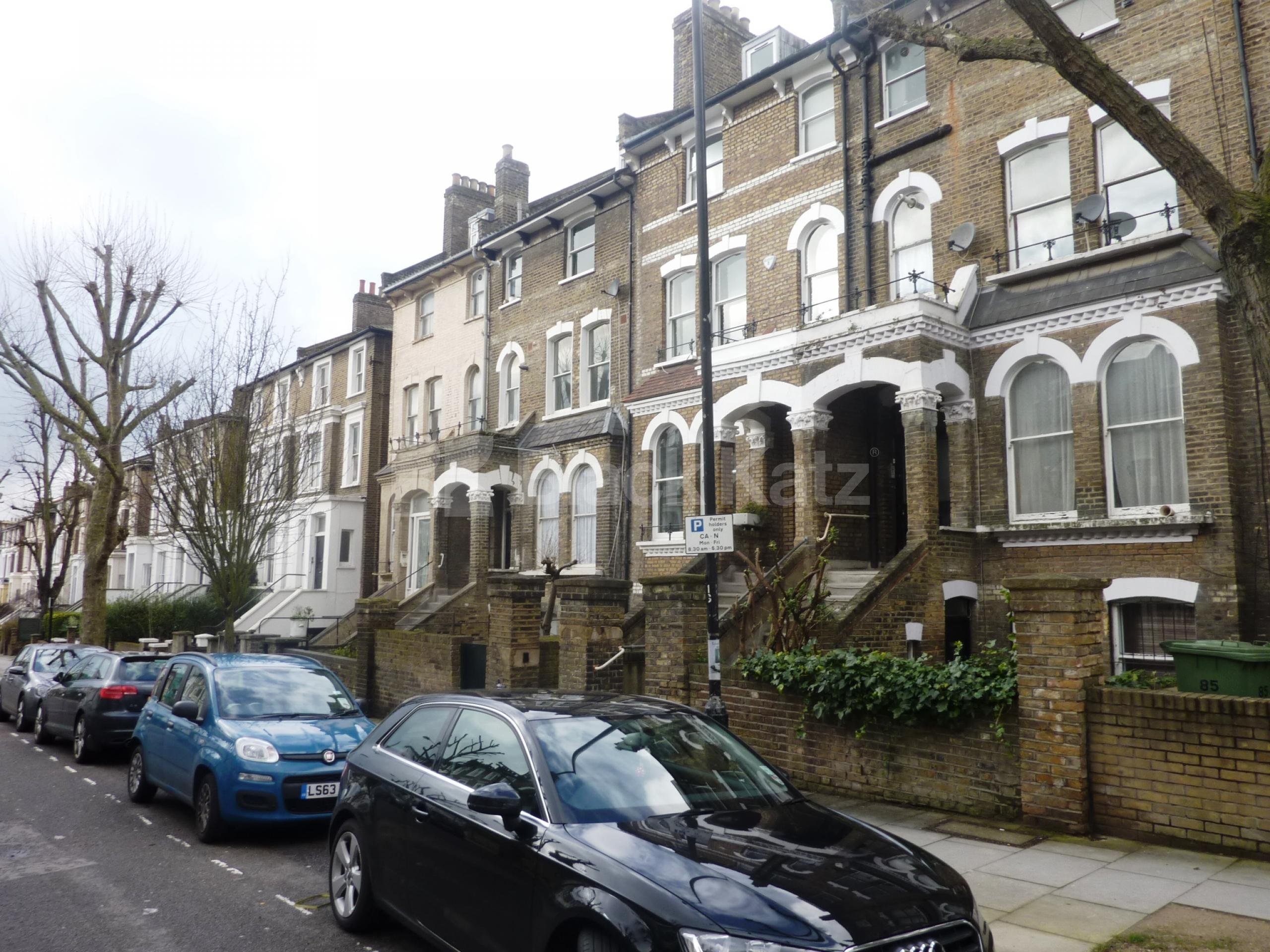 			HUGE ONE BED!, 1 Bedroom, 1 bath, 1 reception Flat			 St Augustines Road, CAMDEN SQUARE  NW1